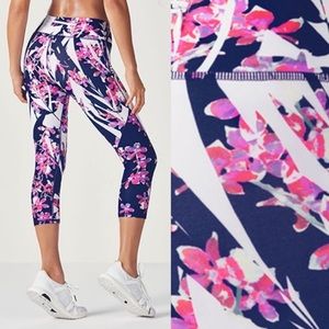 Fabletics Palm Blossom print capri leggings